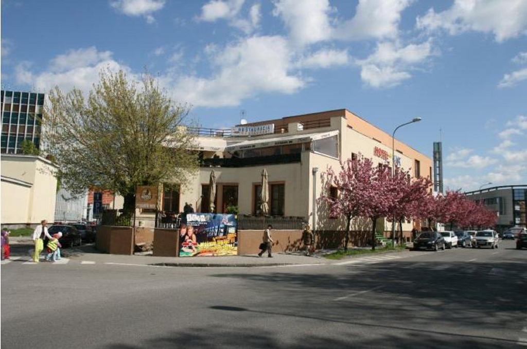 Hotel Oko Nitra Exterior foto